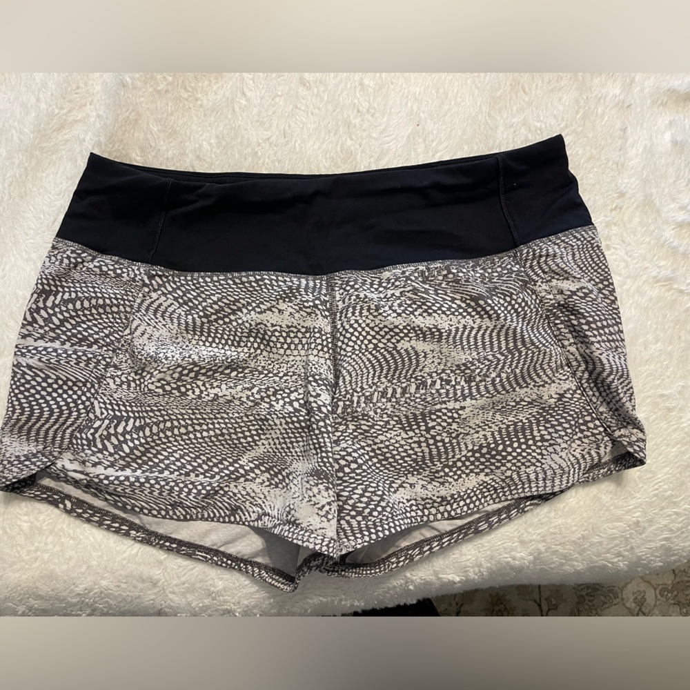 Lululemon shorts size 6